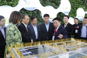 陜西省人大常委會(huì)副主任、省總工會(huì)主席郭大為一行參觀我公司垂直流迷宮技術(shù)